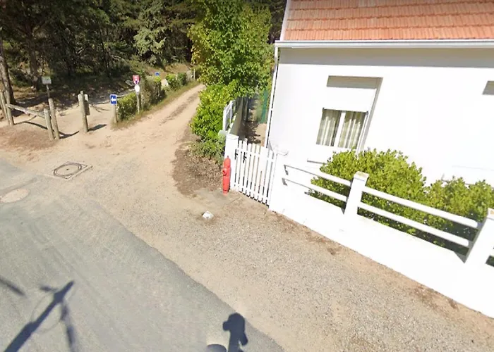 T2 Pmr Piscine Privée 400m De La Apartamento