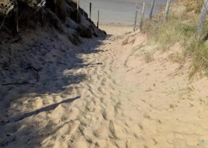 T2 Pmr Piscine Privée 400m De La *